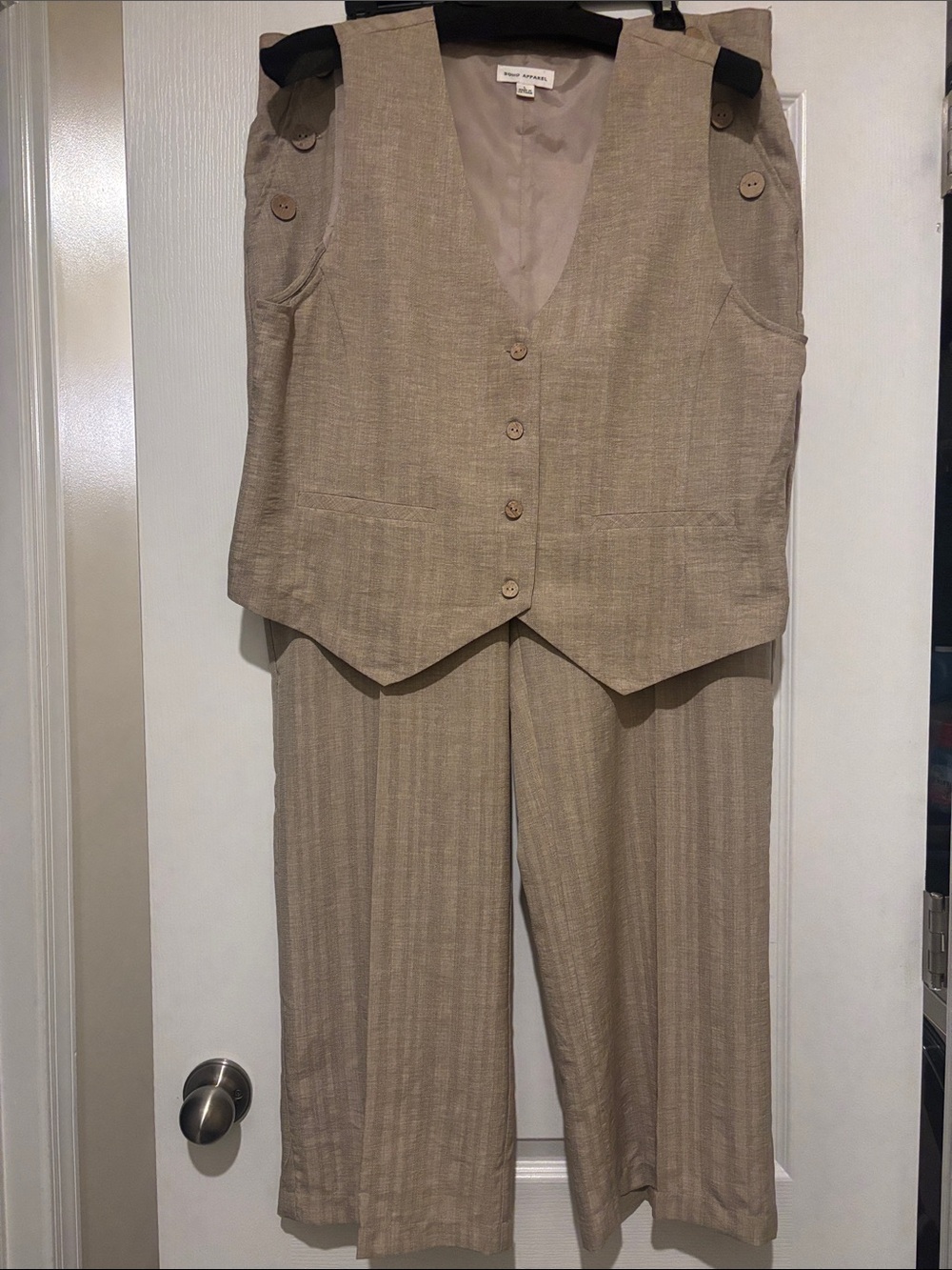 Classic Vest & Lightweight Pants Set - Light Brown

100% Polyester
